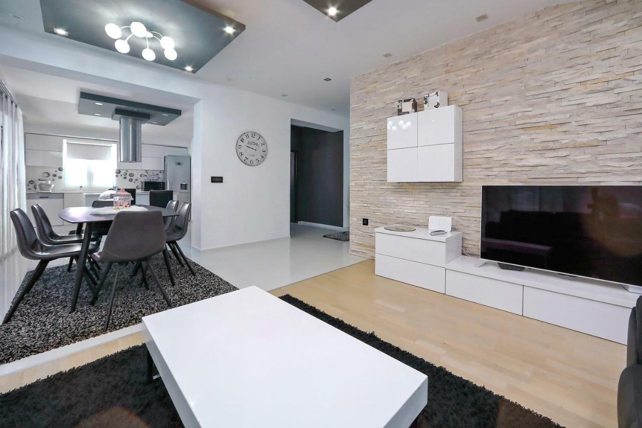 ביבינייה Apartments Neli מראה חיצוני תמונה